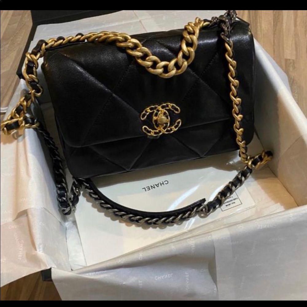 Chanel 19